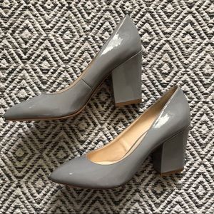 nine west chunky heel gray pumps